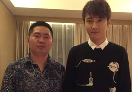 广州耀世娱乐与明星合影